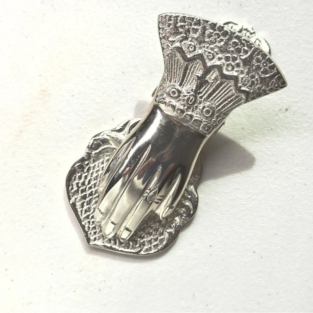 NWT Lace Glove Photo Clip in Silver